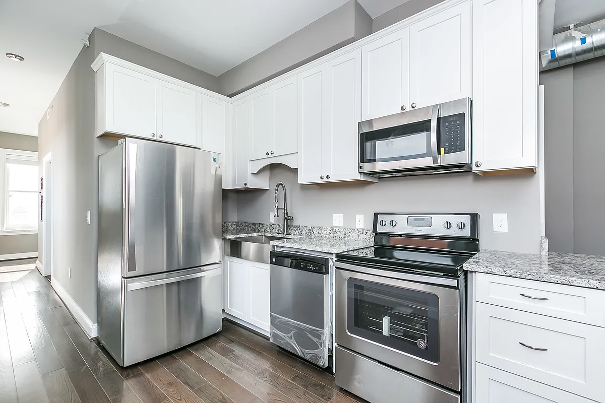 Building Photo - 411 N Charles St #2B