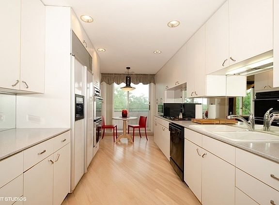 5th image of 6400 N Cicero Ave APT 513