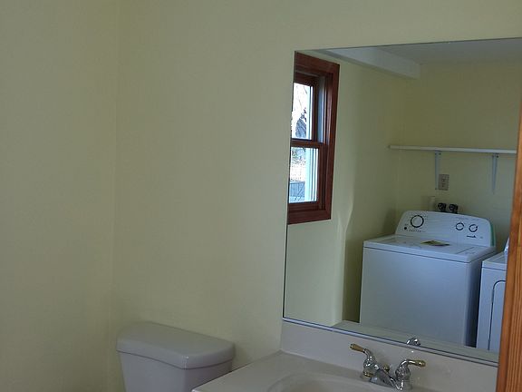 Powder / Laundry Room - 9.5' x 5.5'