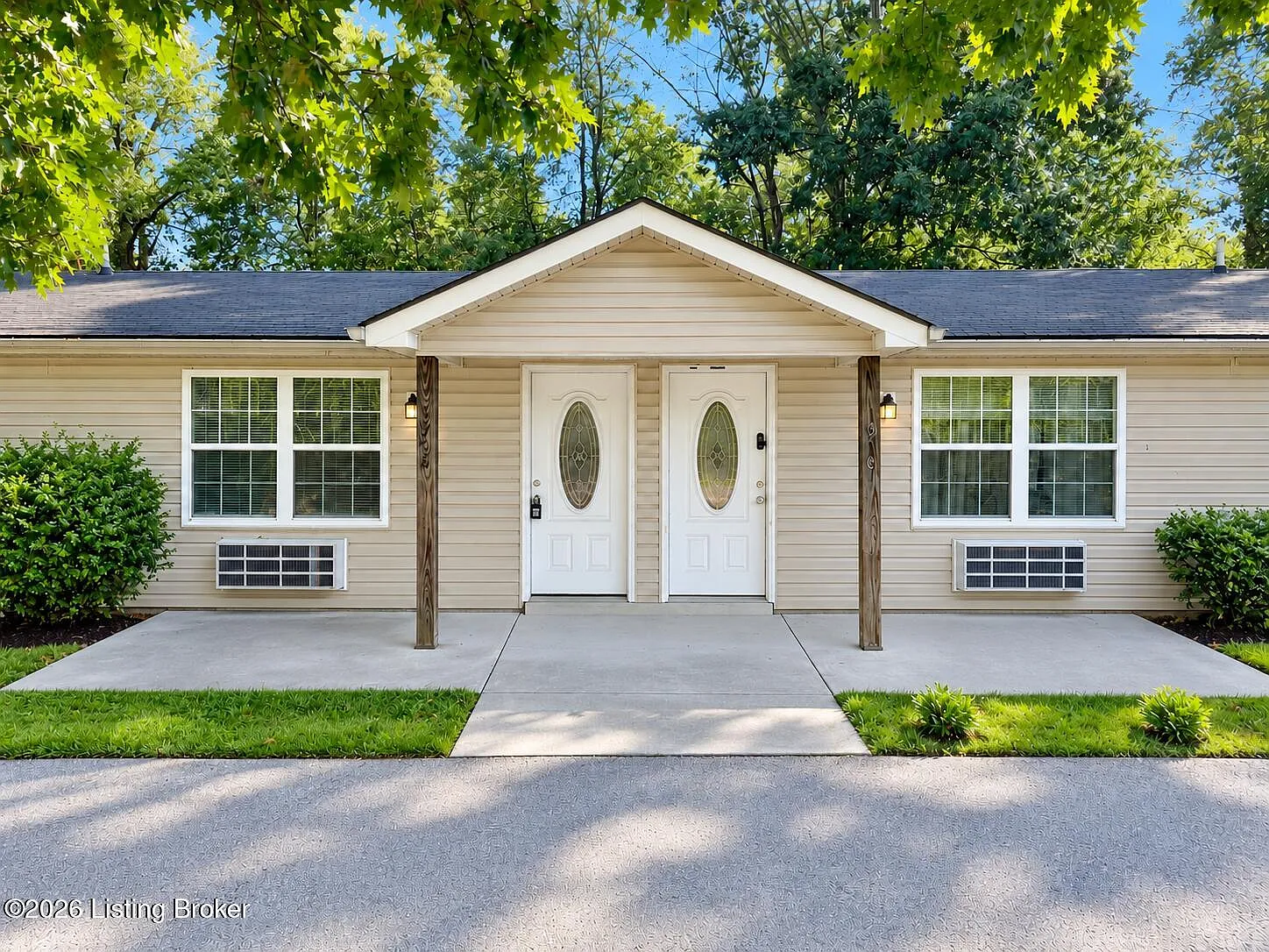 2 bed, 1.0 bath, 750 sqft, $1,050 — Photo 1