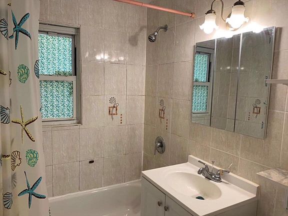 4th image of 61-40 165th St #1