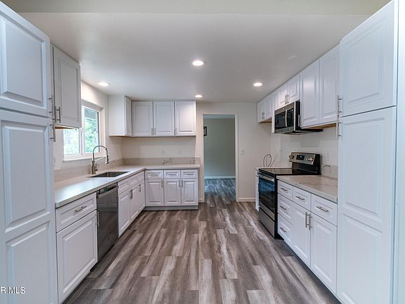 3rd image of 3883 Crown Haven Ct