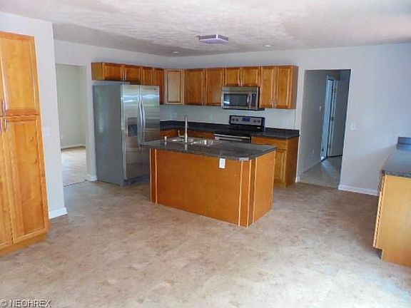 3rd image of 8448 Cliffview Cir