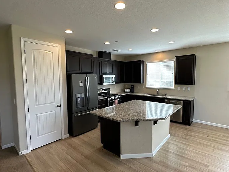 3251 Tinker Creek Way — Photo 10