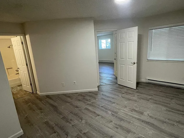Campus Park Apartments - SAMI Apartments — Photo 24