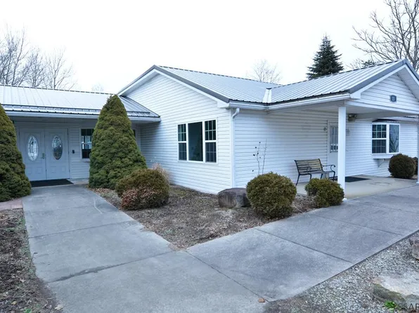 13 1st St #1, Cairnbrook, PA 15924