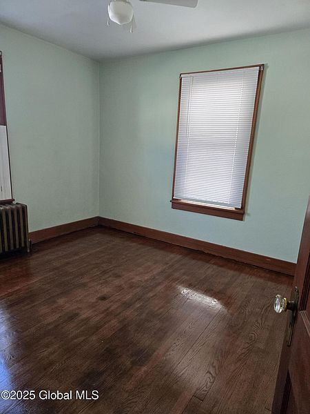 5th image of 10 Grove Avenue