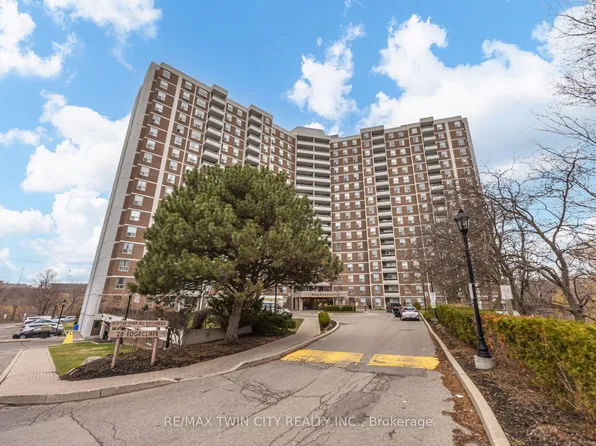 20 Edgecliff Golfway #304, Toronto, ON M3C 3A4