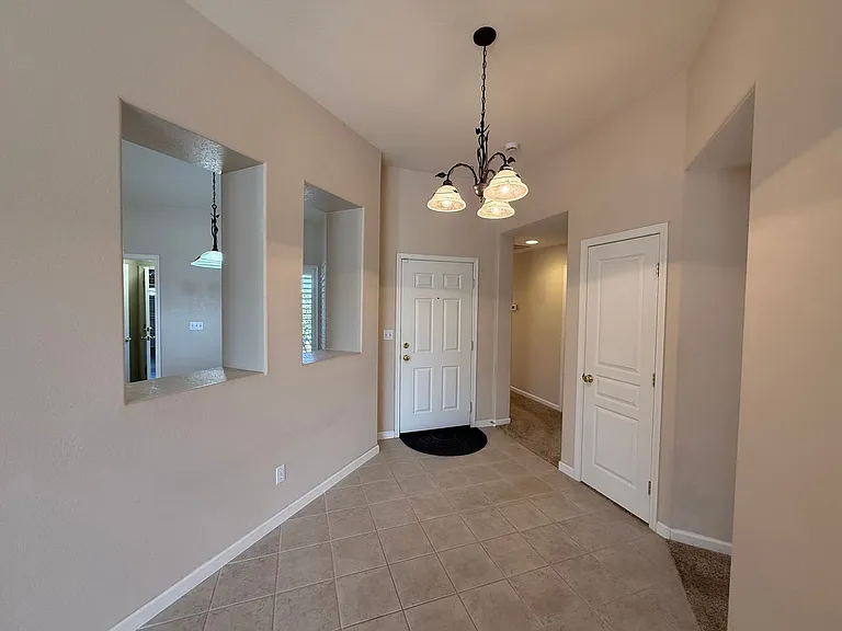 4024 Eastport Dr — Photo 6