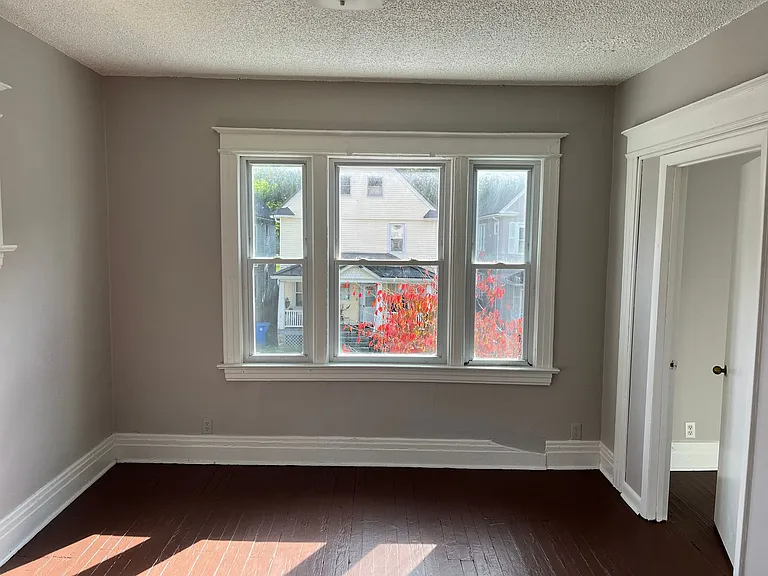 32-34 Trust St — Photo 3