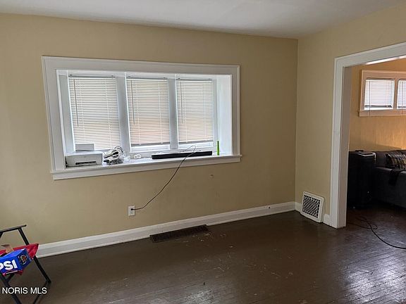 2nd image of 815 Woodward Ave