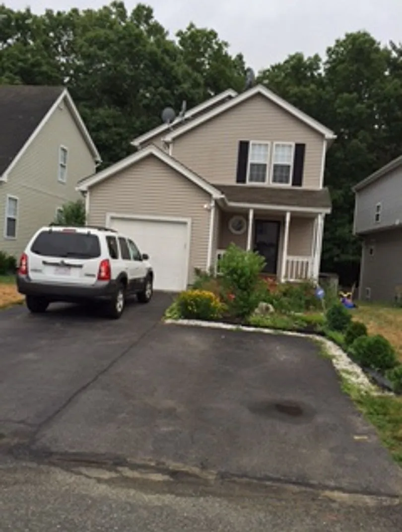 Beautiful 4 Bedroom house in Marlborough! — Photo 1