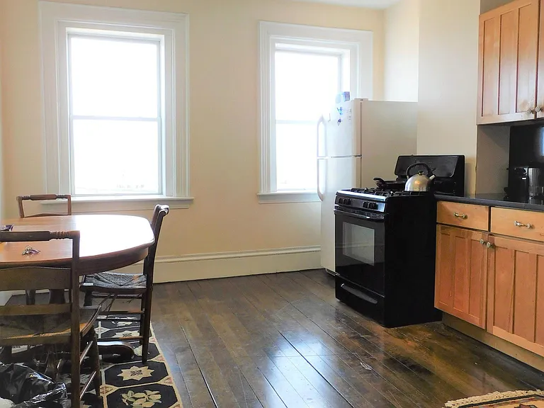 496 E Broadway #3 — Photo 6