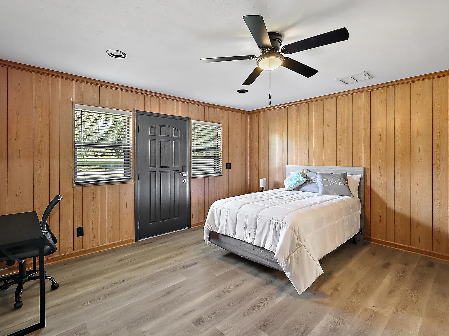 4 bed, 3.0 bath, 2073 sqft, $992 — Photo 1