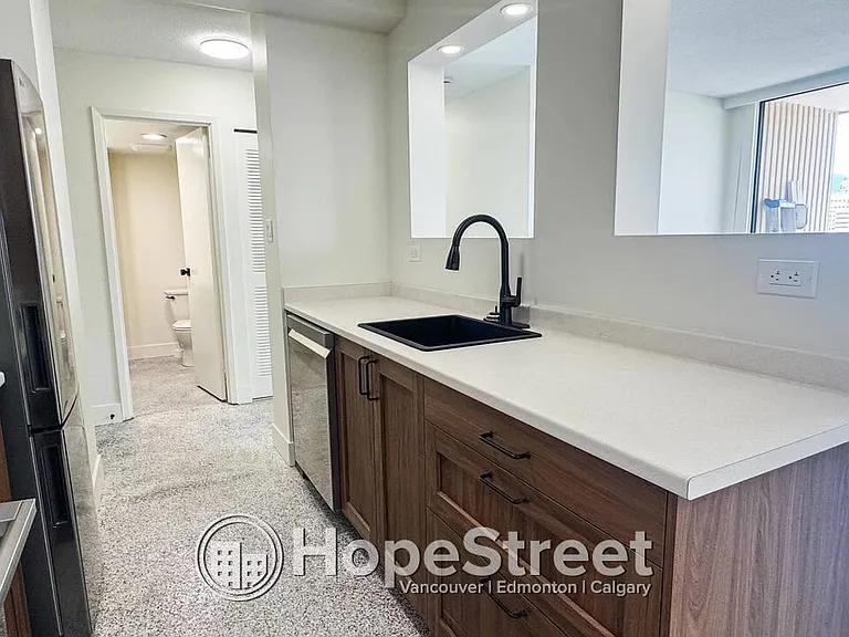 1075 Comox St #1406 — Photo 6