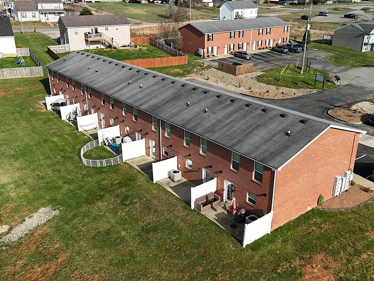 Rose Garden Apartments — Photo 11
