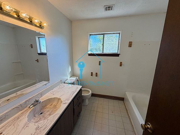 2nd image of 736 W 15th St