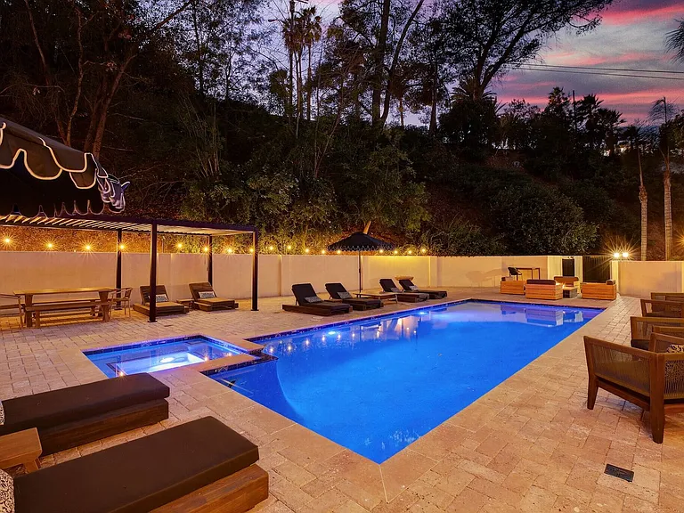 2570 Nichols Canyon Rd — Photo 37