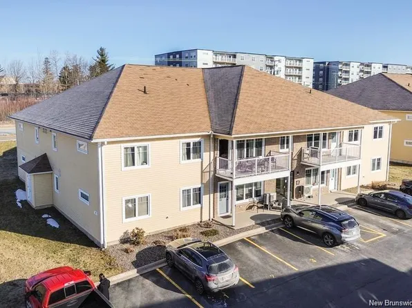 9 Sunny Brae Dr #207, Fredericton, NB E3A 5M2