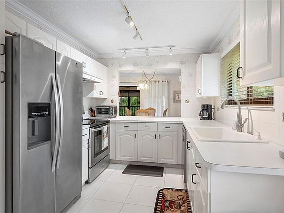 4th image of 50 Pelican Pointe Drive #205