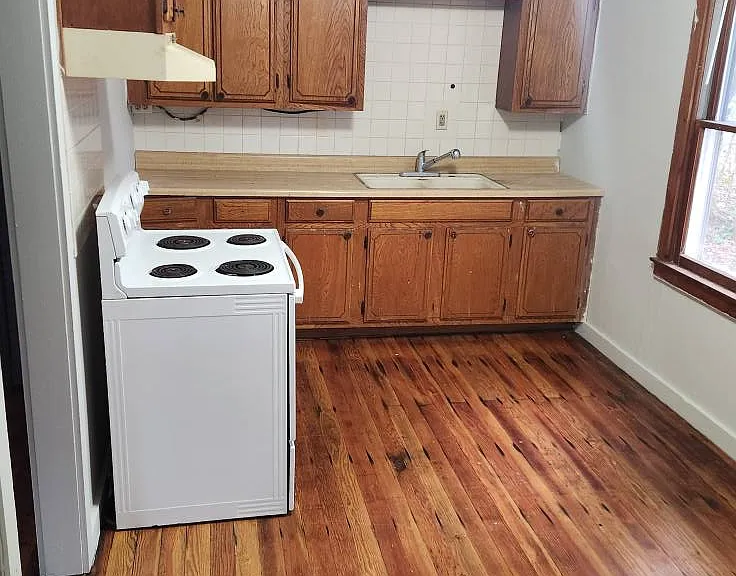 112 S Orchard St — Photo 8