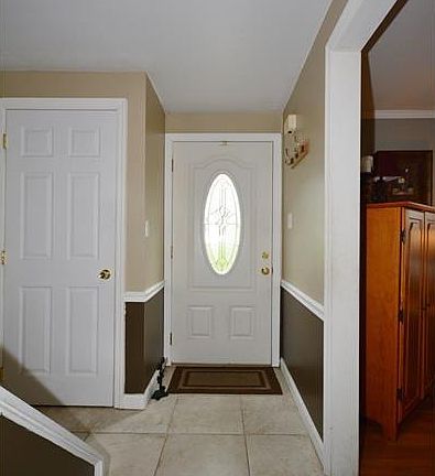 3rd image of 100 Woodlet Ln