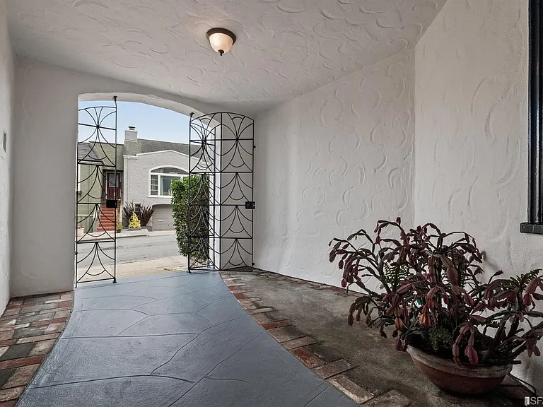 28 Gaviota Way — Photo 3