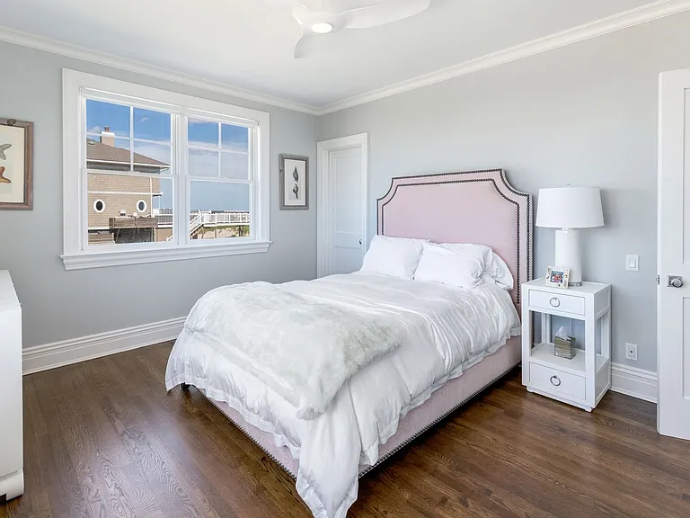 743 Dune Rd — Photo 16