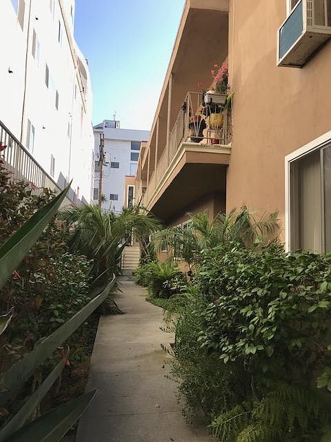 2nd image of 1274 Granville Ave APT 7