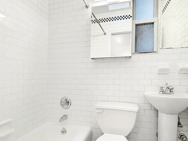 122 E 27th St #4C — Photo 4