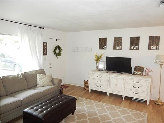 4th image of 2717 Bruce Ln