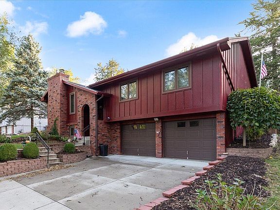 3rd image of 15805 Crystal Ln