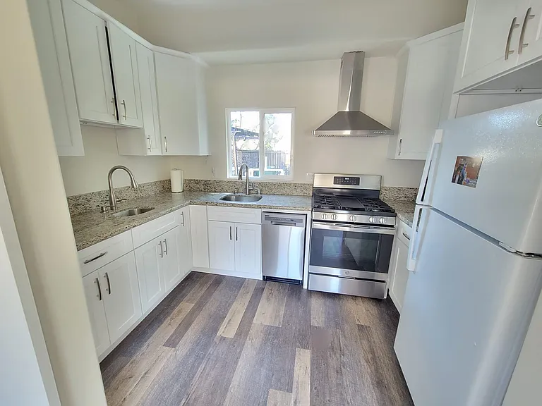 4926 N Rupert Ave — Photo 6