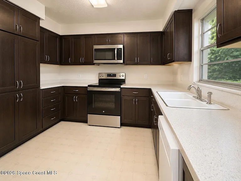 3080 Royal Oak Dr — Photo 7
