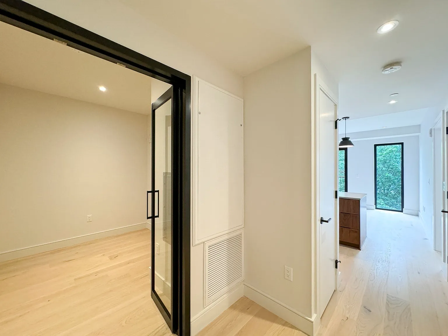 1 bed, 806 sqft, $3,650 — Photo 4