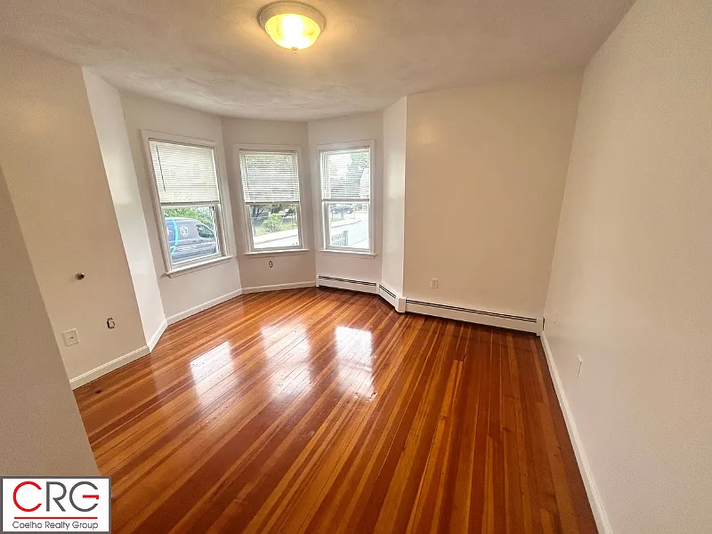4 bed, 1.5 bath, 1400 sqft, $3,800 — Photo 1