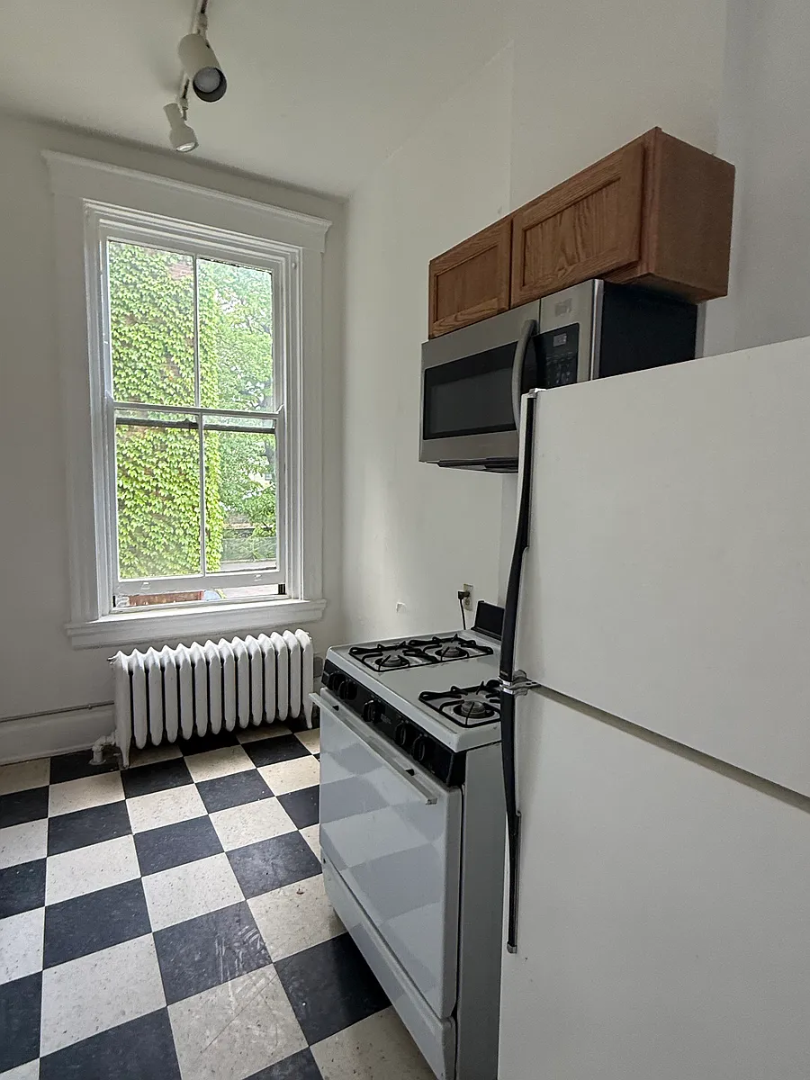 Building Photo - 1604 Chase Ave #3