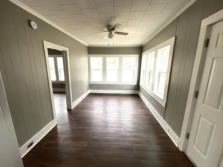 110 S Laurel St — Photo 6