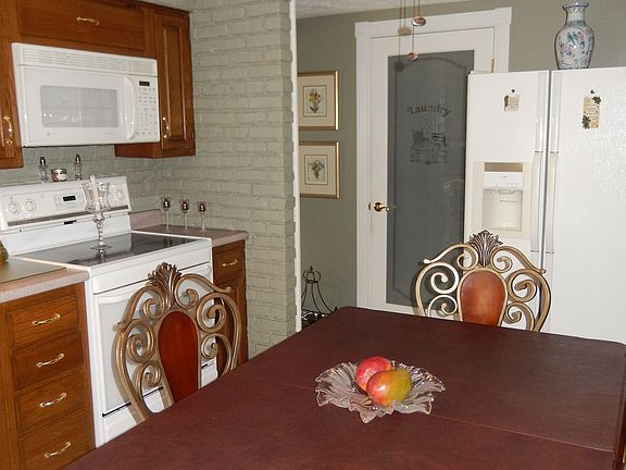 4th image of 22 Sweetbriar Ave