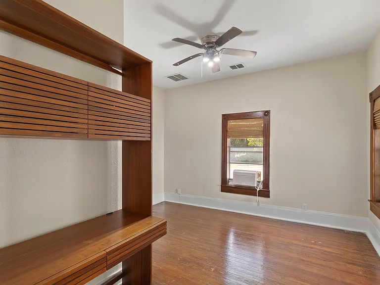 408 S College St — Photo 13