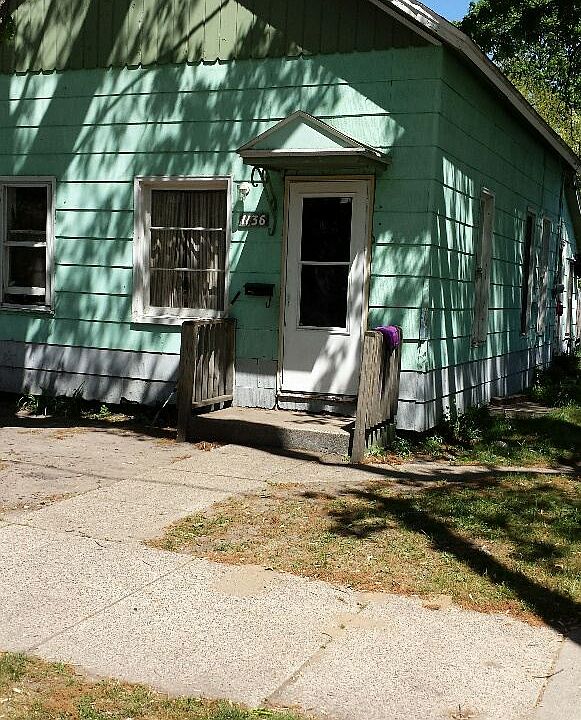 1136 Chestnut