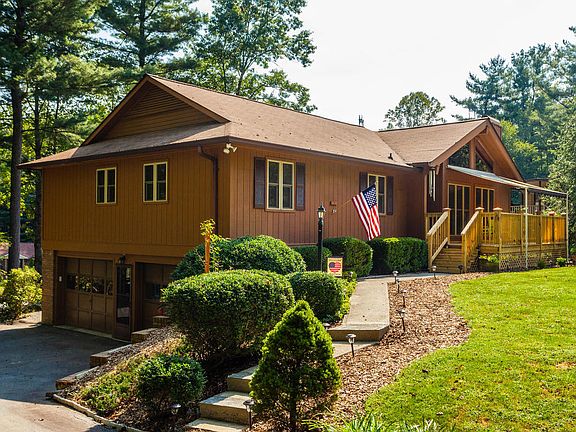 3rd image of 103 Mountain Pl