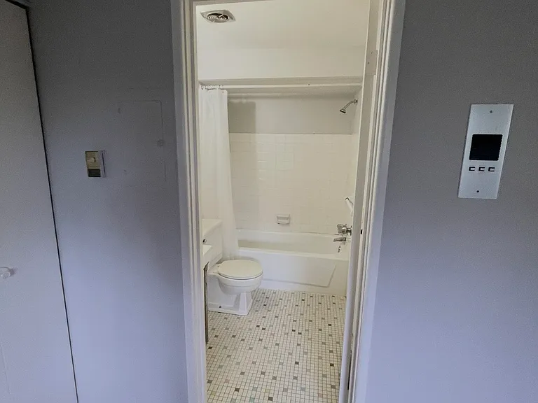 115 S Rocky River Dr #306 — Photo 8