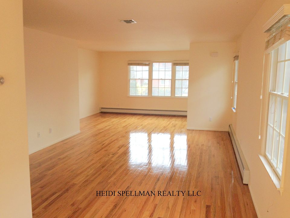 1st image of 197 Manorhaven Blvd