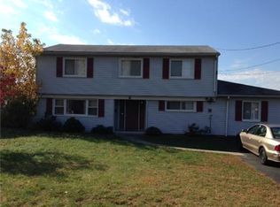 8 Berkshire Rd, Old Bridge, NJ 08857