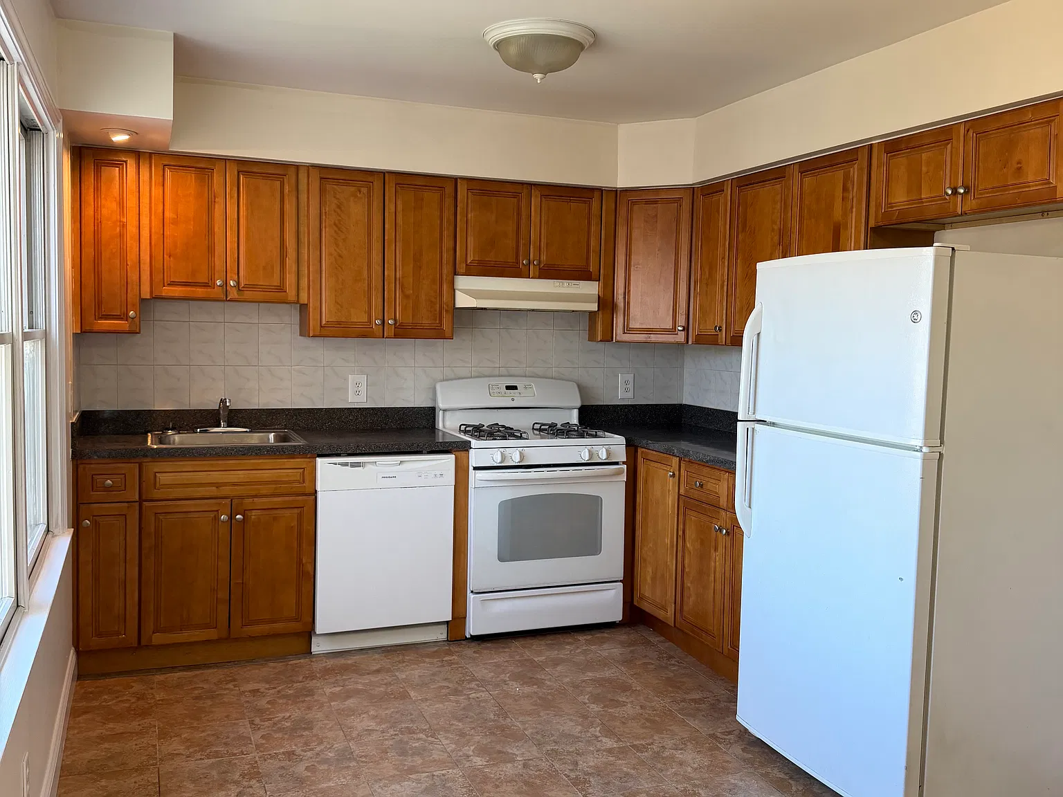 2 bed, $2,600 — Photo 2