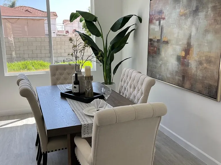 410 W Hellman Ave — Photo 3