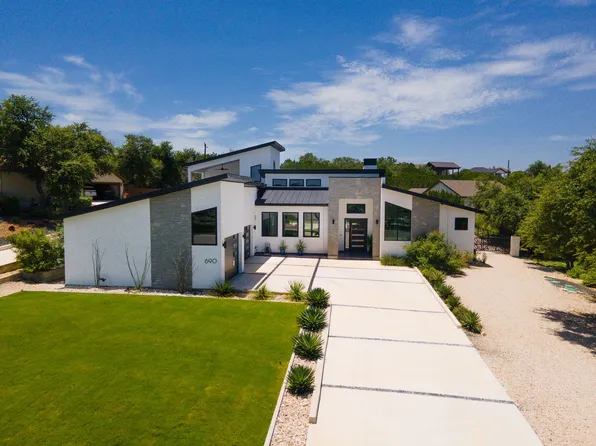 690 Kings Point Dr, Canyon Lake, TX 78133