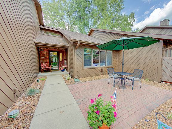 3rd image of 406 Peninsula Dr