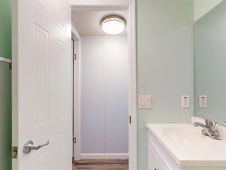10728 Poplar St NE — Photo 31